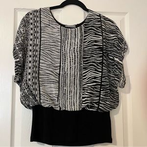 Like New Patterned Black & White Top